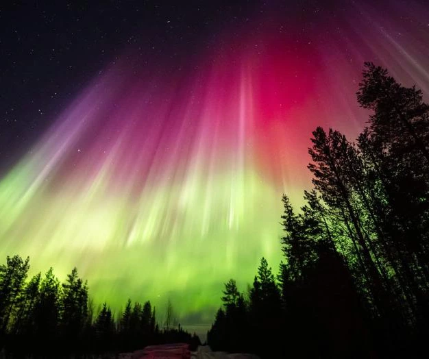 red northern lights in alaska