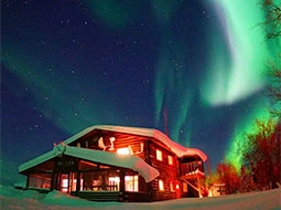 Bettles Lodge with northern lights in back